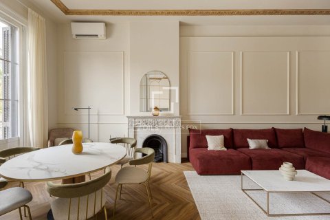 Apartamento de 3 dormitorios en venta en Barcelona, Cataluña, Spain № 4194 - foto 2
