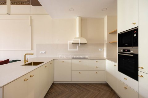 Apartamento de 3 dormitorios en venta en Barcelona, Cataluña, Spain № 4194 - foto 17