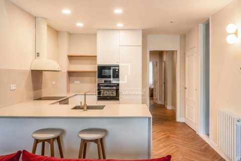 Apartamento de 3 dormitorios en venta en Barcelona, Cataluña, Spain № 4194 - foto 22