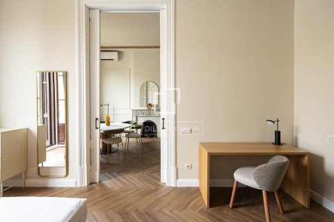 Apartamento de 3 dormitorios en venta en Barcelona, Cataluña, Spain № 4194 - foto 13