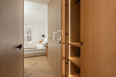 Apartamento de 3 dormitorios en venta en Barcelona, Cataluña, Spain № 4196 - foto 26