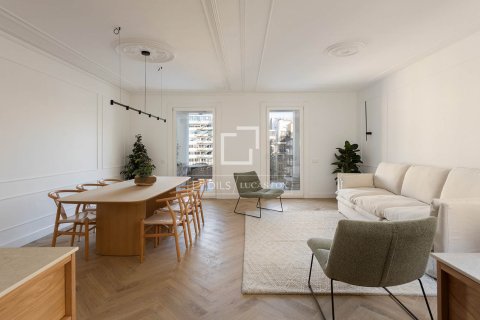 Apartamento de 3 dormitorios en venta en Barcelona, Cataluña, Spain № 4196 - foto 2