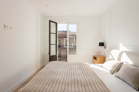 Apartamento de 3 dormitorios en venta en Barcelona, Cataluña, Spain № 4196 - foto 24