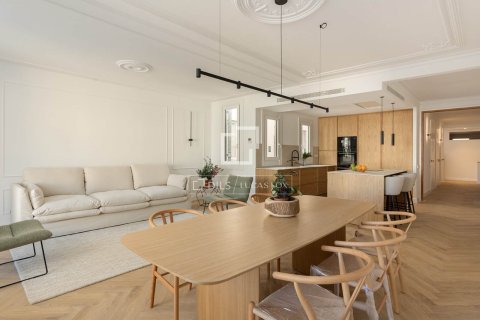 Apartamento de 3 dormitorios en venta en Barcelona, Cataluña, Spain № 4196 - foto 12