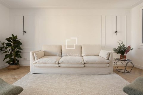 Apartamento de 3 dormitorios en venta en Barcelona, Cataluña, Spain № 4196 - foto 5