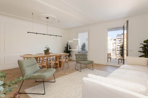 Apartamento de 3 dormitorios en venta en Barcelona, Cataluña, Spain № 4196 - foto 6