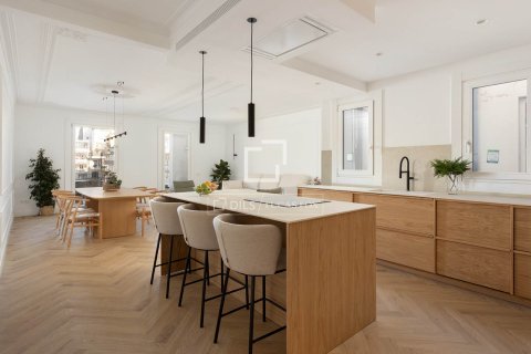 Apartamento de 3 dormitorios en venta en Barcelona, Cataluña, Spain № 4196 - foto 15