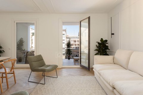 Apartamento de 3 dormitorios en venta en Barcelona, Cataluña, Spain № 4196 - foto 4