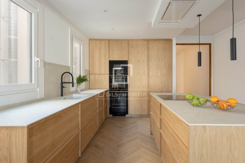 Apartamento de 3 dormitorios en venta en Barcelona, Cataluña, Spain № 4196 - foto 17