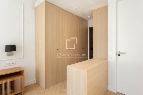 Apartamento de 3 dormitorios en venta en Barcelona, Cataluña, Spain № 4196 - foto 23
