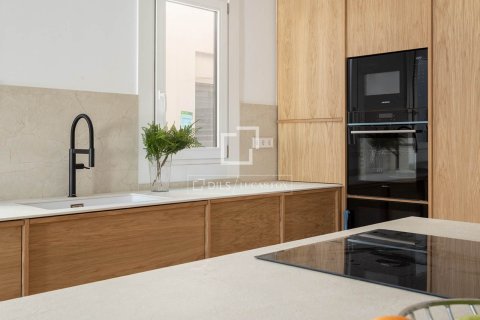 Apartamento de 3 dormitorios en venta en Barcelona, Cataluña, Spain № 4196 - foto 18