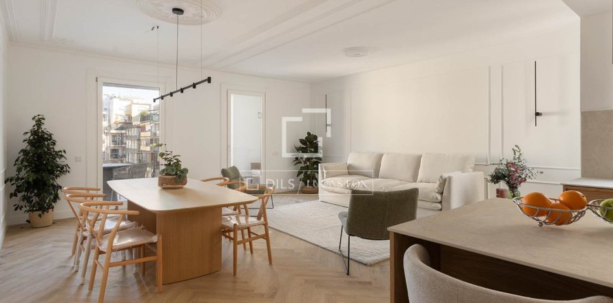 Apartamento de 3 dormitorios en venta en Barcelona, Cataluña, Spain № 4196