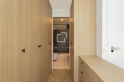 Apartamento de 3 dormitorios en venta en Barcelona, Cataluña, Spain № 4196 - foto 25