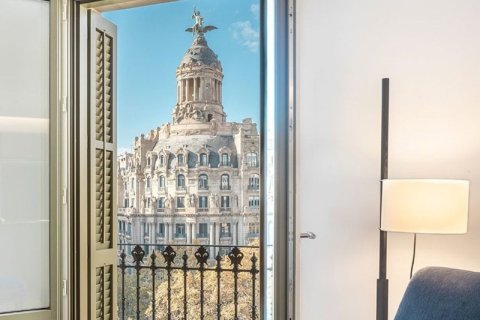 Купить квартиру в Барселона, Испания с 2 спальни, 124м², № 1066 - фото 4