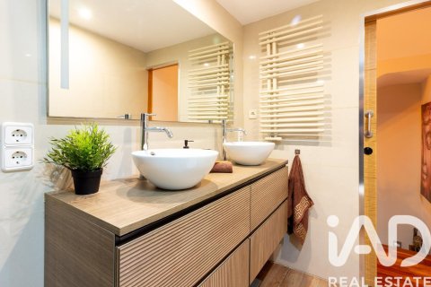 Casa adosada de 3 dormitorios en venta en Castelldefels, Barcelona, Cataluña, Spain № 7391 - foto 13