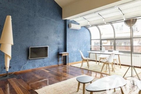 Ático de 2 dormitorios en venta en Barcelona, Cataluña, Spain № 7392 - foto 18