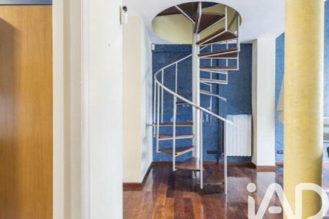 Ático de 2 dormitorios en venta en Barcelona, Cataluña, Spain № 7392 - foto 5