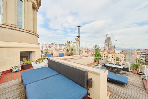 Ático de 5 dormitorios en venta en Barcelona, Cataluña, Spain № 2897 - foto 4