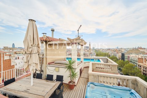 Ático de 5 dormitorios en venta en Barcelona, Cataluña, Spain № 2897 - foto 3