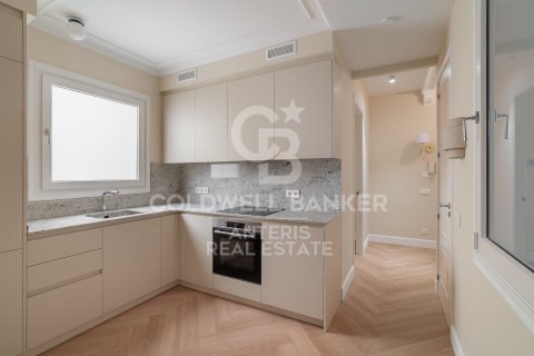 Apartamento de 3 dormitorios en venta en Barcelona, Cataluña, Spain № 5364 - foto 9