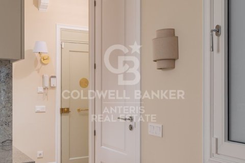Apartamento de 3 dormitorios en venta en Barcelona, Cataluña, Spain № 5364 - foto 5