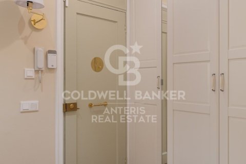 Apartamento de 3 dormitorios en venta en Barcelona, Cataluña, Spain № 5364 - foto 2