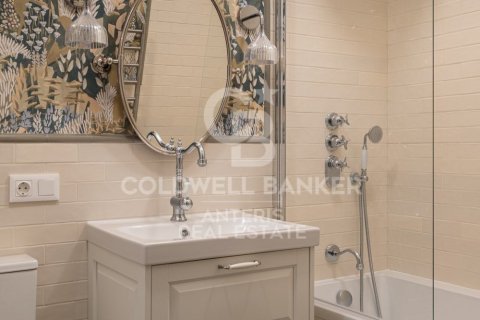 Apartamento de 3 dormitorios en venta en Barcelona, Cataluña, Spain № 5364 - foto 16