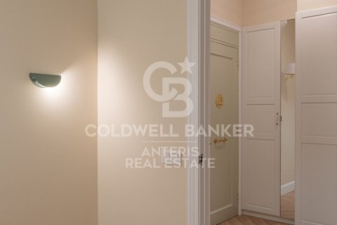 Apartamento de 3 dormitorios en venta en Barcelona, Cataluña, Spain № 5364 - foto 3