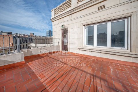 Ático de 4 dormitorios en venta en Barcelona, Cataluña, Spain № 5367 - foto 10