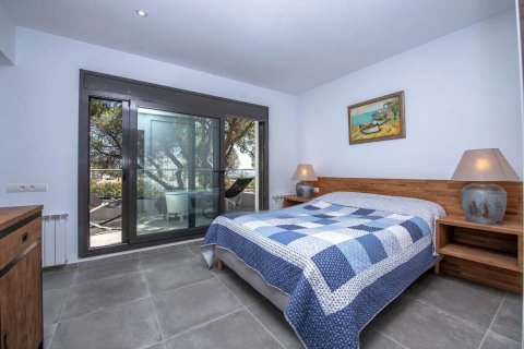 Сasa de 5 dormitorios en venta en Platja D'aro, Gerona, Cataluña, Spain № 7206 - foto 26