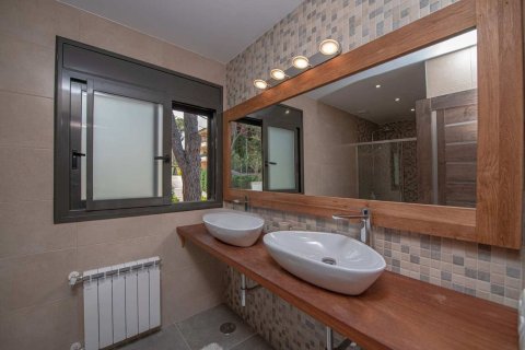 Сasa de 5 dormitorios en venta en Platja D'aro, Gerona, Cataluña, Spain № 7206 - foto 16