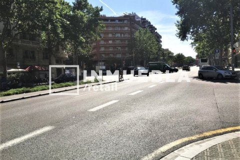 Propiedad comercial de 1500 m² en venta en Eixample, Barcelona, Cataluña, Spain № 1923 - foto 12