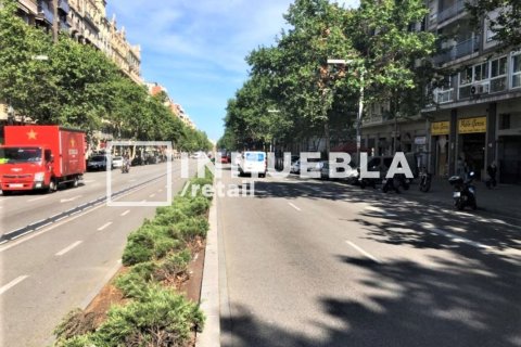 Propiedad comercial de 1500 m² en venta en Eixample, Barcelona, Cataluña, Spain № 1923 - foto 9