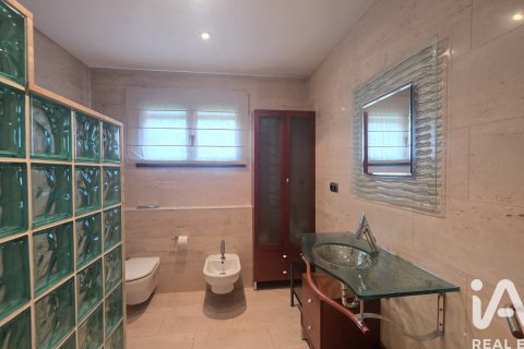 4 bedrooms house for rent in Sant Cugat Del Valles, Barcelona, Catalonia, Spain № 7323 - photo 7