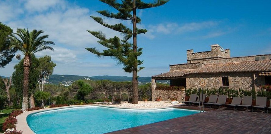 Propiedad comercial de 3700 m² en venta en Calonge, Gerona, Cataluña, Spain № 1717