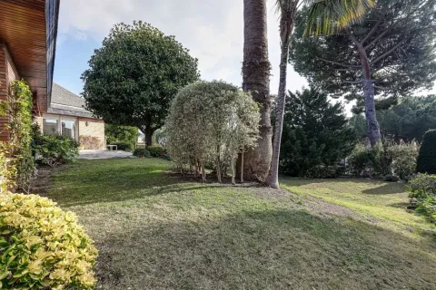 Сasa de 10 dormitorios en venta en Barcelona, Cataluña, Spain № 1711 - foto 18