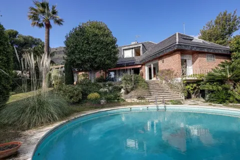 Сasa de 10 dormitorios en venta en Barcelona, Cataluña, Spain № 1711 - foto 6