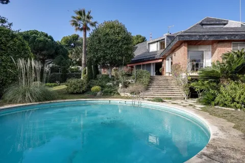 Сasa de 10 dormitorios en venta en Barcelona, Cataluña, Spain № 1711