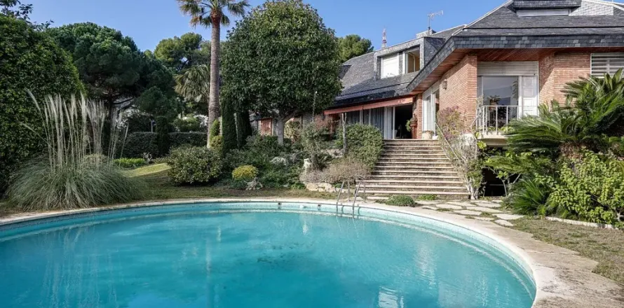 Сasa de 10 dormitorios en venta en Barcelona, Cataluña, Spain № 1711