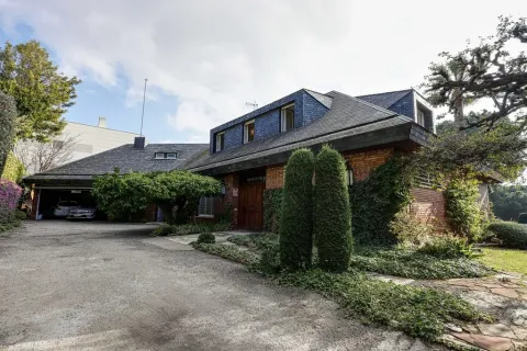 Сasa de 10 dormitorios en venta en Barcelona, Cataluña, Spain № 1711 - foto 2
