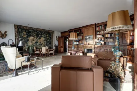 Сasa de 10 dormitorios en venta en Barcelona, Cataluña, Spain № 1711 - foto 8