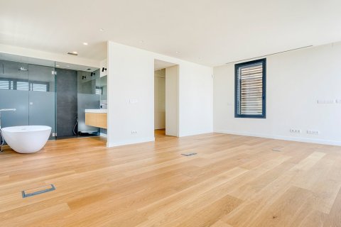 Сasa de 6 dormitorios en venta en Barcelona, Cataluña, Spain № 1713 - foto 10