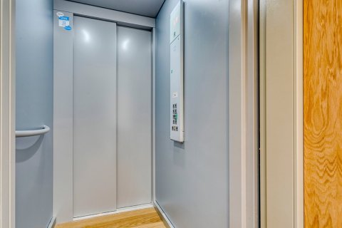 Сasa de 6 dormitorios en venta en Barcelona, Cataluña, Spain № 1713 - foto 21