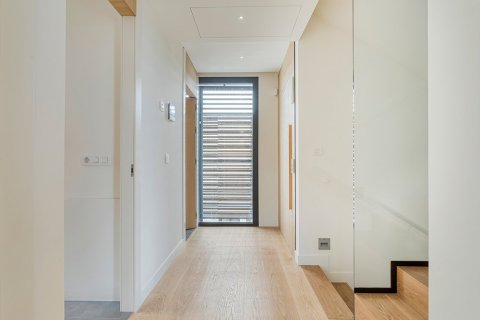 Сasa de 6 dormitorios en venta en Barcelona, Cataluña, Spain № 1713 - foto 14