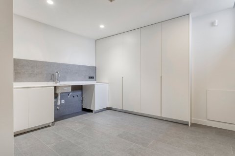 Сasa de 6 dormitorios en venta en Barcelona, Cataluña, Spain № 1713 - foto 6