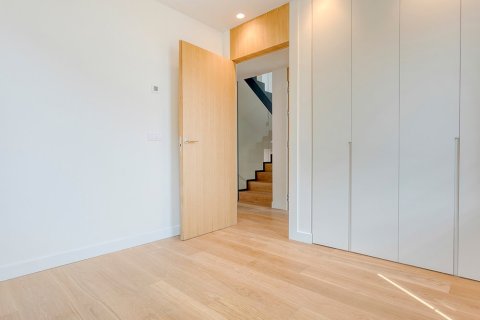 Сasa de 6 dormitorios en venta en Barcelona, Cataluña, Spain № 1713 - foto 13