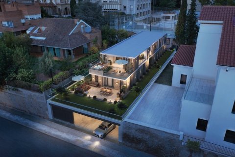 Сasa de 4 dormitorios en venta en Barcelona, Cataluña, Spain № 1714 - foto 3