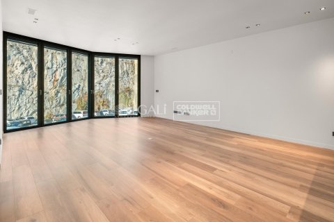 Apartamento de 3 dormitorios en venta en Principado De Andorra (Ninguna Poblacion Tiene C.P.), Lérida, Cataluña, Spain № 5852 - foto 5