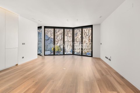Apartamento de 3 dormitorios en venta en Principado De Andorra (Ninguna Poblacion Tiene C.P.), Lérida, Cataluña, Spain № 5852 - foto 2