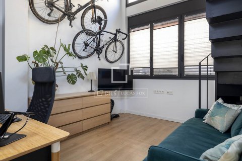 Apartamento de 3 dormitorios en venta en Barcelona, Cataluña, Spain № 8611 - foto 16